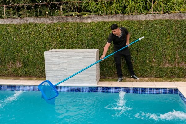 Licenças e Regulamentações para Piscineiros: O Que Você Precisa Saber